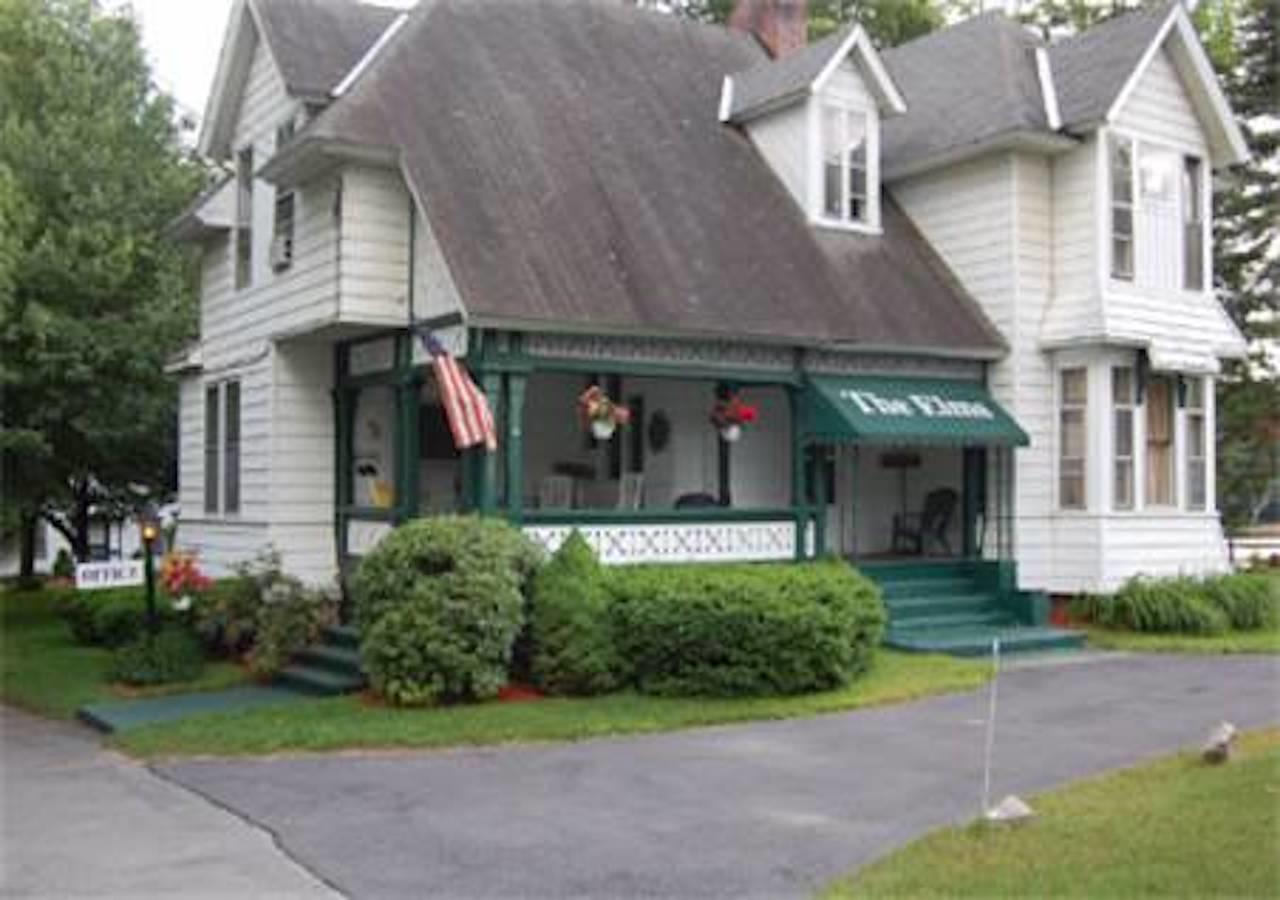 The Elms Waterfront Cottages Lake Luzerne Exterior photo